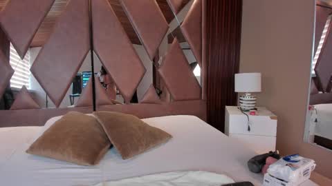 Carina online show from October 31, 1:59 pm