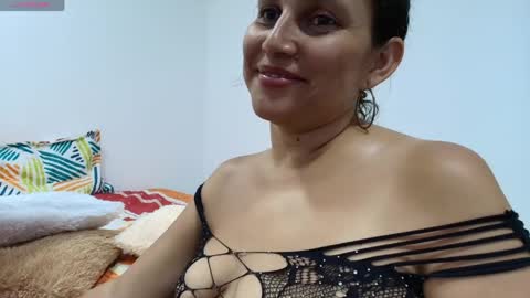 carlaantonellii online show from April 9, 6:19 am