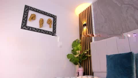 Carlotta Velour online show from March 28, 8:36 am