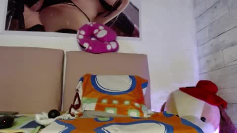 Snapshot of caro_milf_ chatting on January 21, 5:38 am Caro milf online show from January 21, 5:38 am