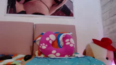 Snapshot of caro_milf_ chatting on February 7, 1:36 am Caro milf online show from February 7, 1:36 am