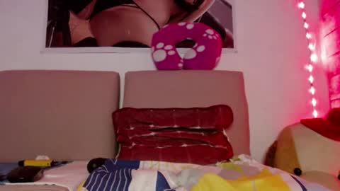 Snapshot of caro_milf_ chatting on December 25, 8:29 am Caro milf online show from December 25, 8:29 am