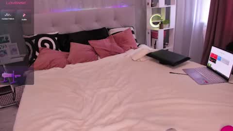 carol_may_ online show from March 7, 5:51 am