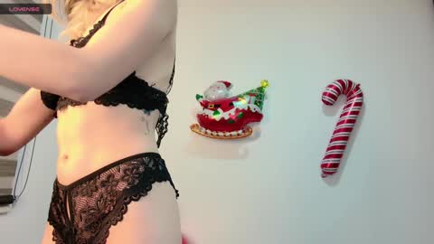 Snapshot of carolblonde chatting on December 21, 12:42 am Char online show from December 21, 12:42 am