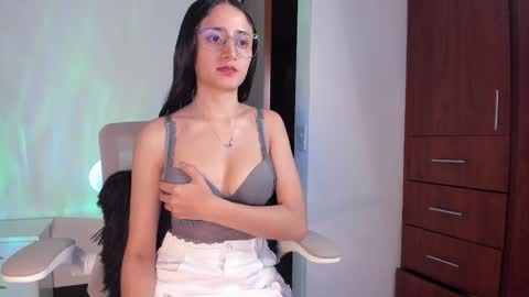 Caroline online show from January 1, 1:37 am