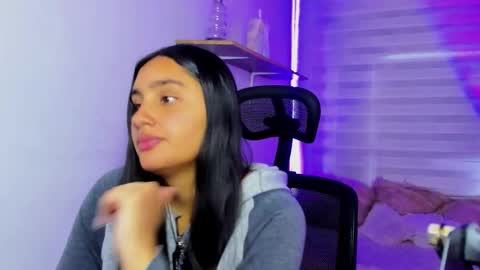 caroline_rodriguez_9 online show from January 9, 7:18 pm