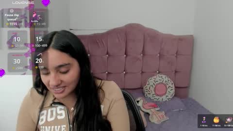 caroline_rodriguez_9 online show from October 24, 7:32 pm