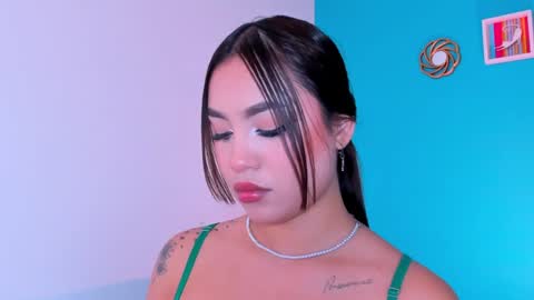 Snapshot of carolineegarcia chatting on February 6, 1:32 pm CarolineeGarcia online show from February 6, 1:32 pm