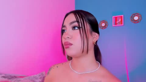 Snapshot of carolineegarcia chatting on February 25, 1:43 pm CarolineeGarcia online show from February 25, 1:43 pm