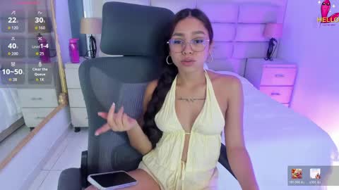 Caroline online show from April 1, 1:23 pm