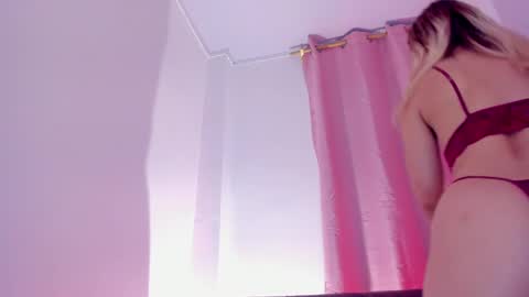 carolinna_ online show from February 11, 1:41 am