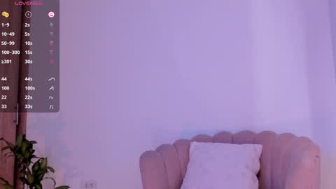 carolinna_ online show from September 30, 1:28 pm