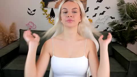 Snapshot of carolyn_conway chatting on October 29, 9:02 am carolyn_conway online show from October 29, 9:02 am