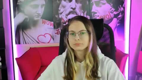 Snapshot of carrie_roses chatting on September 9, 4:23 am carrie_roses online show from September 9, 4:23 am