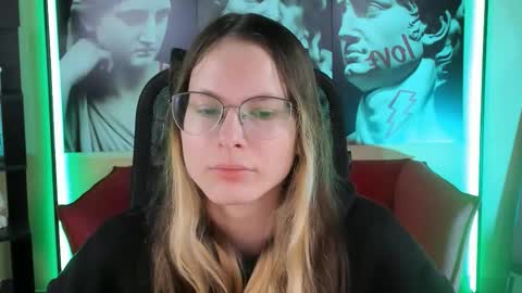 Snapshot of carrie_roses chatting on September 15, 4:10 am carrie_roses online show from September 15, 4:10 am