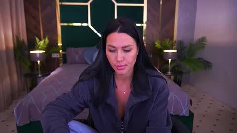 casey_min online show from March 25, 7:44 am