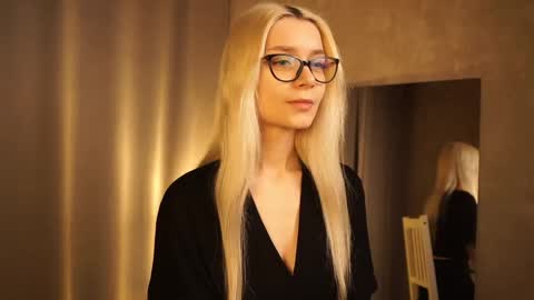 Cassie online show from March 1, 9:37 pm