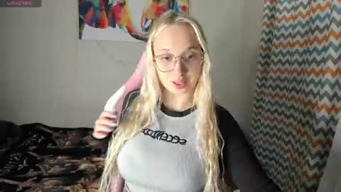 Cassie Rosss online show from July 3, 8:04 pm