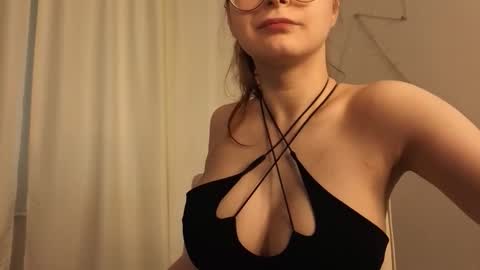 assie online show from October 22, 1:05 pm