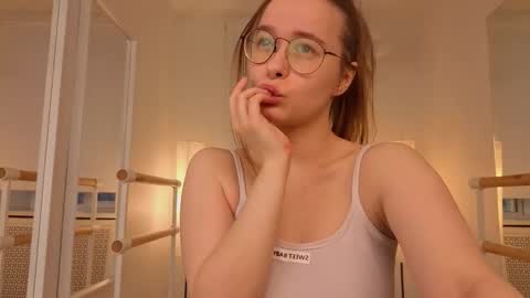 assie online show from October 16, 1:14 pm