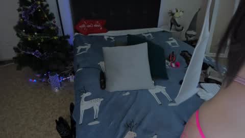Snapshot of cassieevanss chatting on December 27, 7:08 am Cassie online show from December 27, 7:08 am