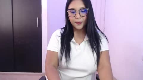 --------Independent model online show from March 24, 8:25 pm