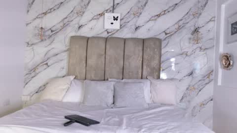 catalinareyes_ online show from April 3, 3:10 pm