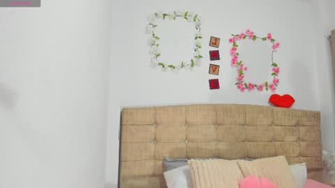 catherine_and_tara online show from July 6, 2:17 am