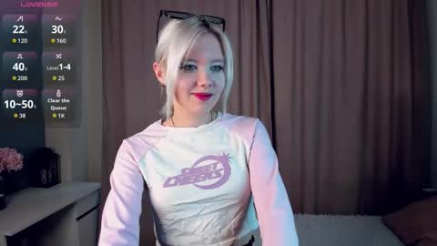 Mia online show from March 9, 11:02 am