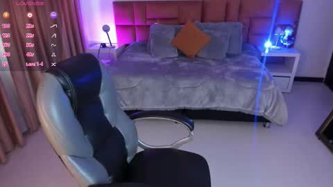 catti_brie_ online show from November 25, 11:56 am