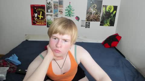 cattie_w_ online show from April 3, 1:14 am