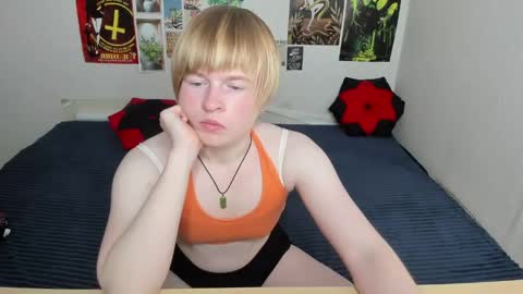 cattie_w_ online show from May 27, 1:27 am