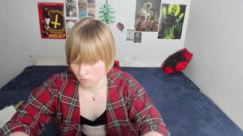 cattie_w_ online show from March 6, 2:17 am