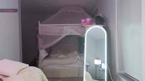 Ccinnamon online show from March 6, 1:23 am