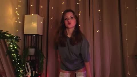 Lina  online show from January 6, 7:28 pm