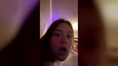 cecerose813 online show from April 15, 6:03 am