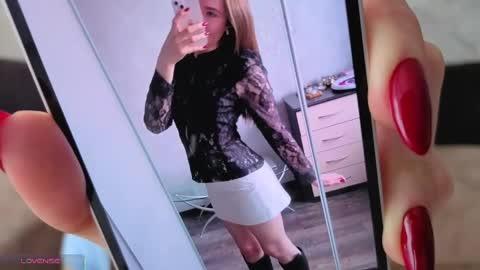 Josie Manesi online show from April 16, 6:14 am