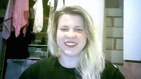 celeste_naughty_ online show from June 25, 10:19 am