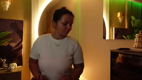 CelesteBailey online show from November 1, 5:00 am