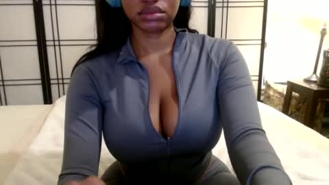 Snapshot of celinecostas chatting on December 4, 6:39 pm Celine Costas online show from December 4, 6:39 pm
