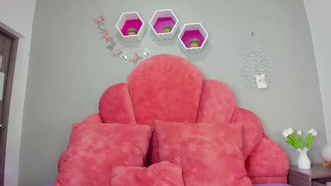 Snapshot of chaneladamss_ chatting on March 1, 7:26 pm C H A N E L online show from March 1, 7:26 pm