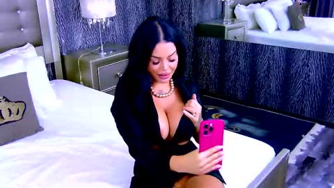 Snapshot of chanelledy1 chatting on November 2, 3:32 am chanelledy1 online show from November 2, 3:32 am