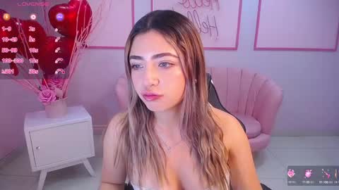 Snapshot of channel_blonde_a chatting on February 7, 4:35 pm channel_blonde_a online show from February 7, 4:35 pm