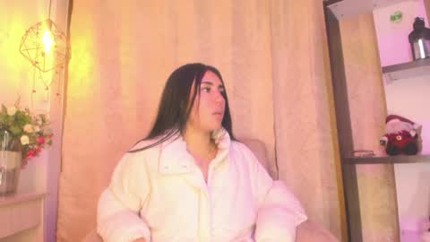 Snapshot of chantall_valkoba chatting on December 24, 6:33 am Chantall online show from December 24, 6:33 am