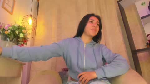 Snapshot of chantall_valkoba chatting on December 30, 4:42 am Chantall online show from December 30, 4:42 am
