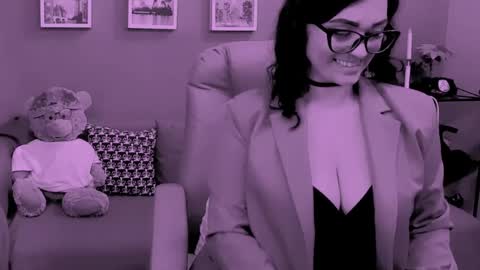 The Queen online show from April 24, 7:05 pm