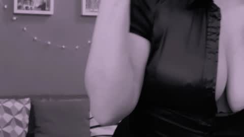 The Queen online show from December 29, 10:34 am