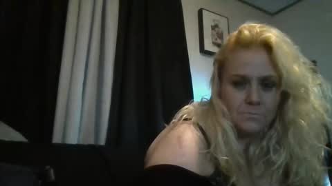 Snapshot of chaosangel33 chatting on October 6, 10:21 am Ms. Behaving online show from October 6, 10:21 am