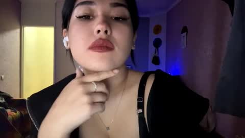 Lola online show from December 19, 5:27 pm