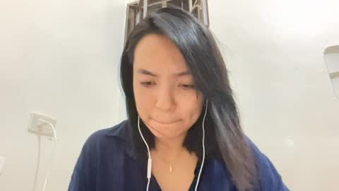 Elly online show from April 13, 1:12 pm